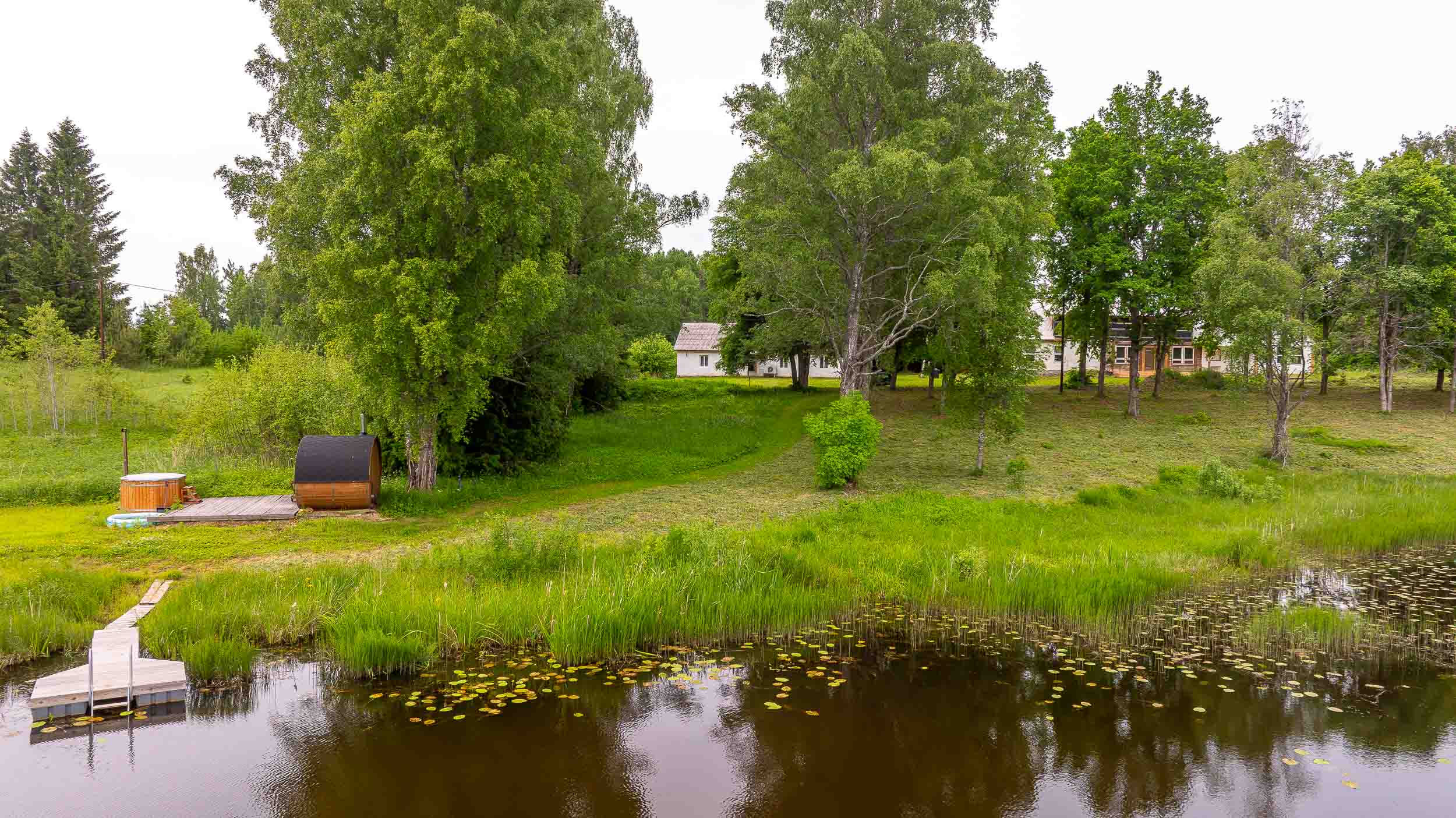 Paganamaa Puhkemaja kümblustünn järve ääres